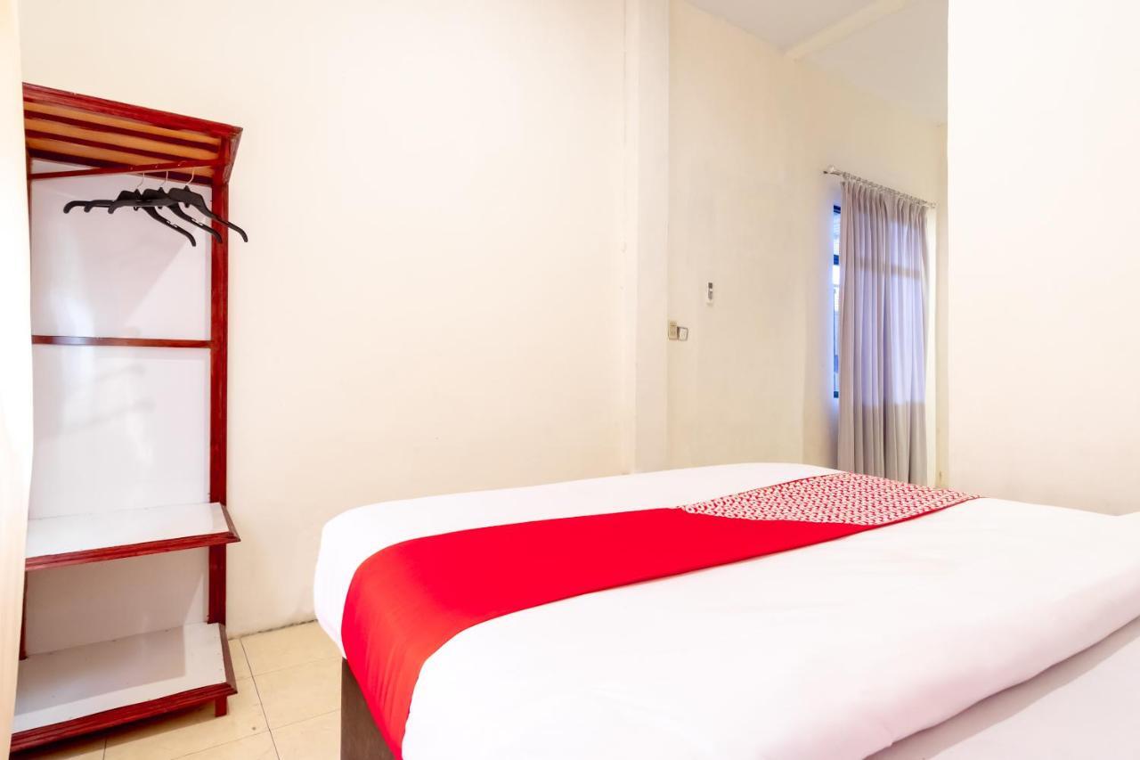 Oyo 1364 Pondok Wisata Istana XI Medan Buitenkant foto